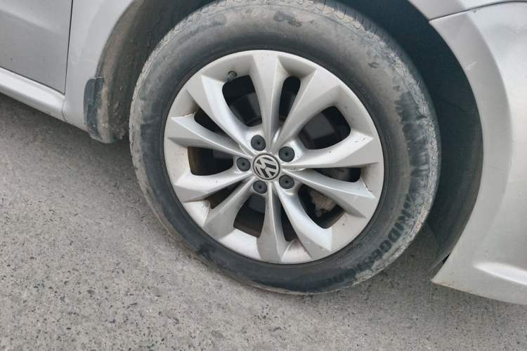 Used Volkswagen Lavida 2011 1.6L Automatic Pinxuan Edition Right Front Wheel Hub
