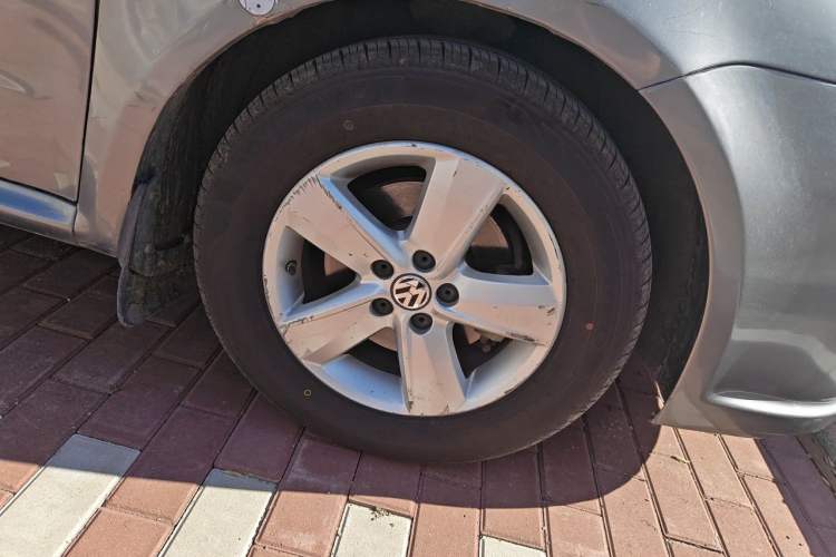 Used Volkswagen Lavida 2011 1.6L Automatic PinYou Edition Right Front Wheel Hub