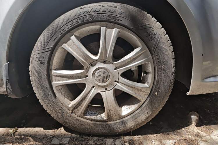 Used Volkswagen Lavida 2011 1.4 TSI DSG Prestige Edition Right Front Wheel Hub