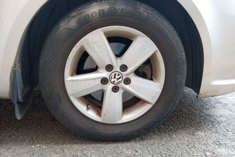 Used Volkswagen Lavida 2011 1.6L Manual Joy Version Right Front Wheel Hub