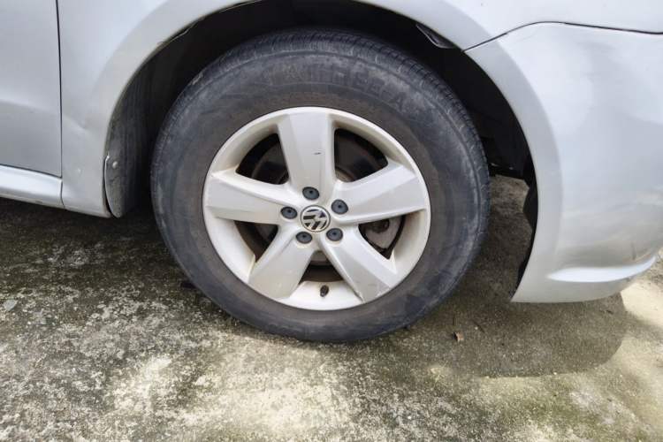 Used Volkswagen Lavida 2011 1.6L Manual - Premium Edition Right Front Wheel Hub
