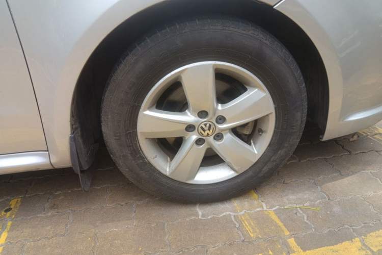 Used Volkswagen Lavida 2011 1.6L Automatic PinYou Edition Right Front Wheel Hub