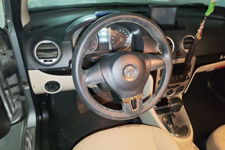 Used Volkswagen Lavida 2011 2.0L Automatic Premium Edition Steering Wheel