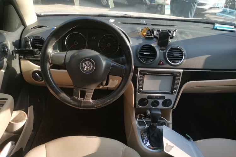 Used Volkswagen Lavida 2011 1.6L Automatic Premium Edition Steering Wheel
