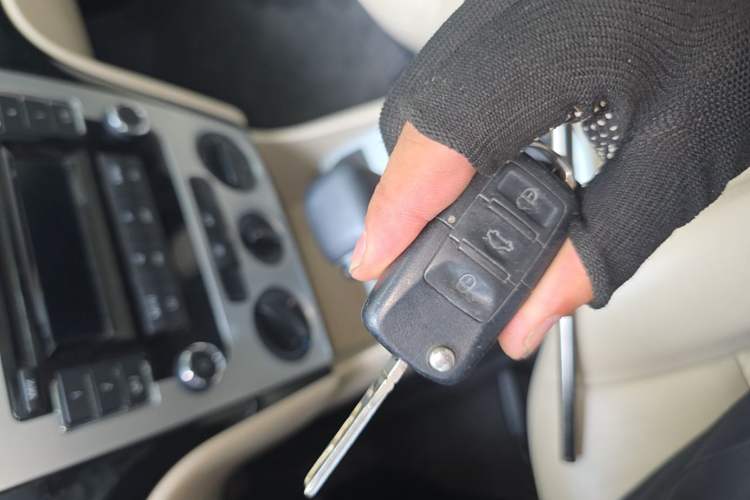 Used Volkswagen Lavida 2011 1.6L Automatic Premium Edition Vehicle Key