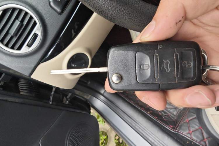 Used Volkswagen Lavida 2011 2.0L Automatic Premium Edition Vehicle Key