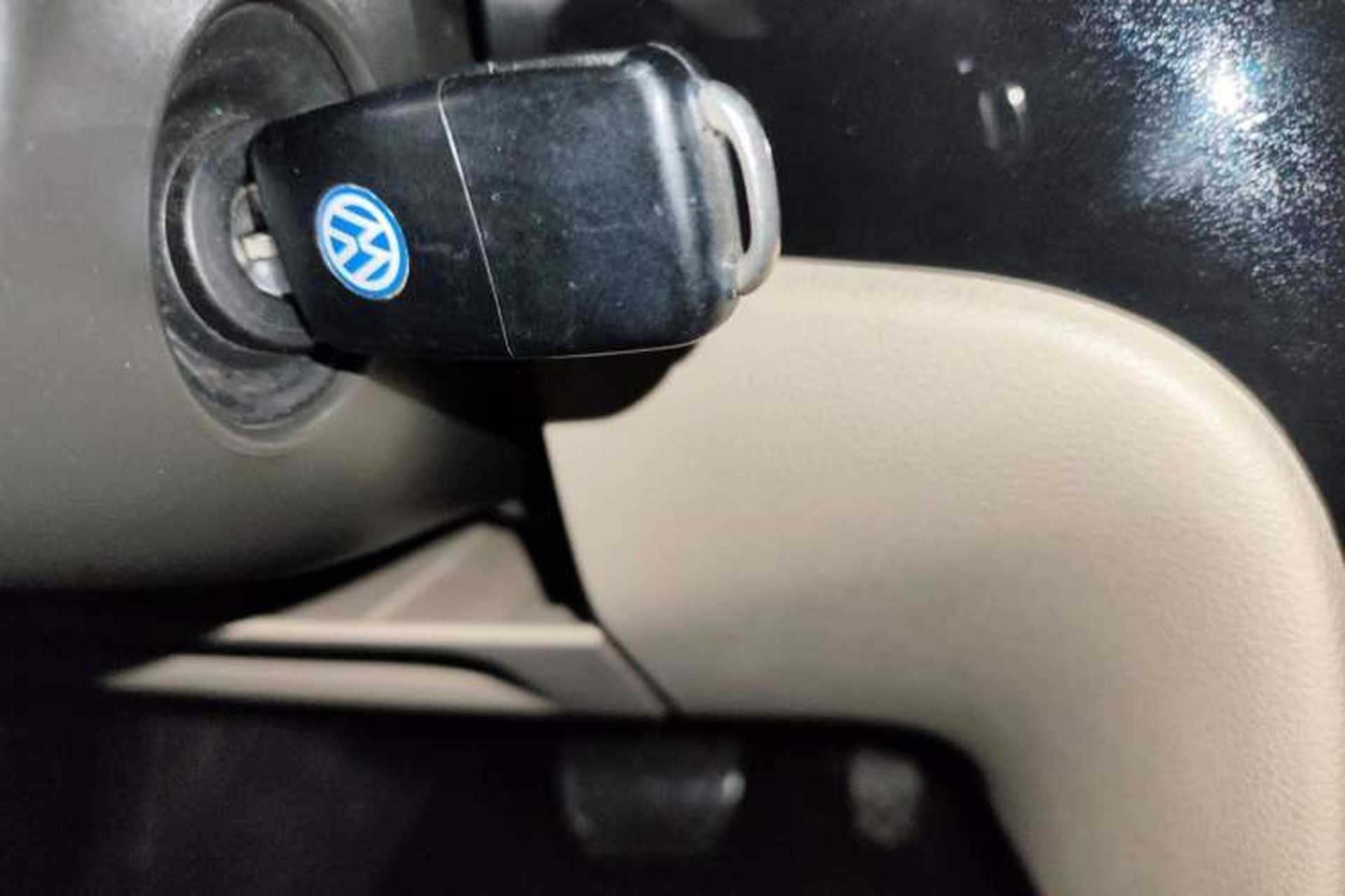 Used Volkswagen Lavida 2011 2.0L Automatic Premium Edition Vehicle Key