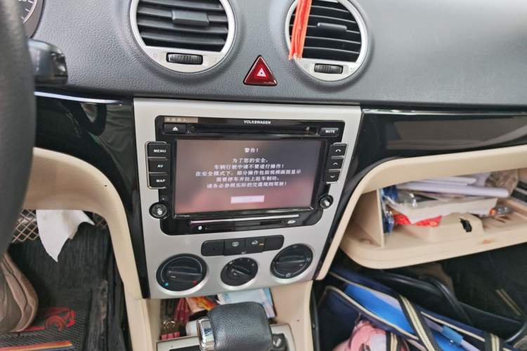 Used Volkswagen Lavida 2011 1.6L Automatic PinYou Edition Audio And AC Panel