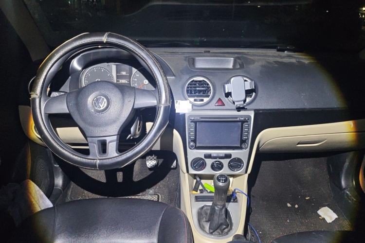 Used Volkswagen Lavida 2011 1.6L Manual Joy Version Center Console