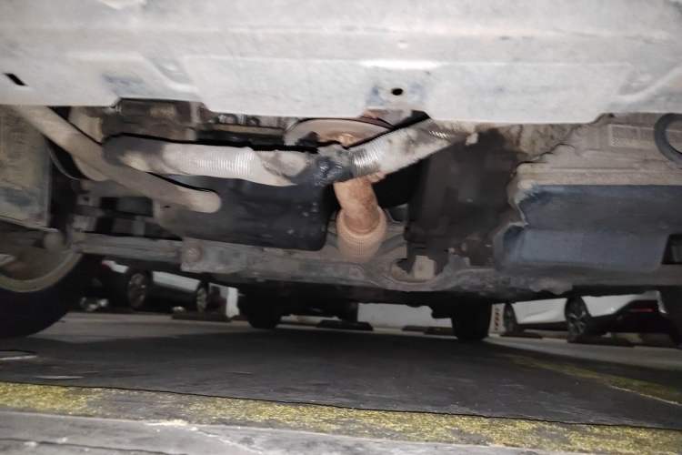 Used Volkswagen Lavida 2011 1.6L Automatic PinYou Edition Chassis Front