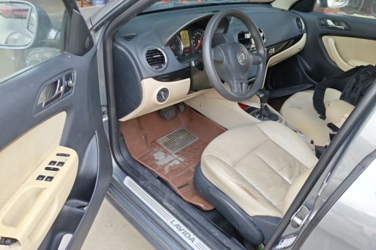 Used Volkswagen Lavida 2011 1.6L Automatic PinYou Edition Driver Seat
