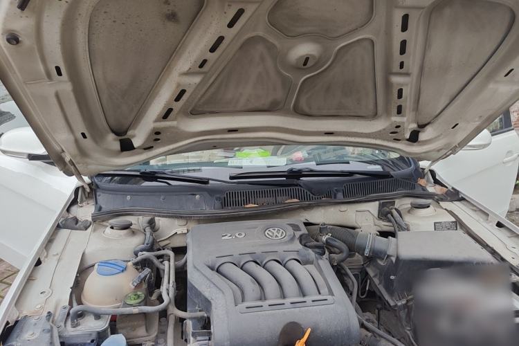 Used Volkswagen Lavida 2011 2.0L Automatic Premium Edition Engine Bay