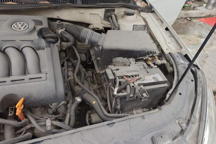 Used Volkswagen Lavida 2011 2.0L Automatic Premium Edition Engine Bay Left