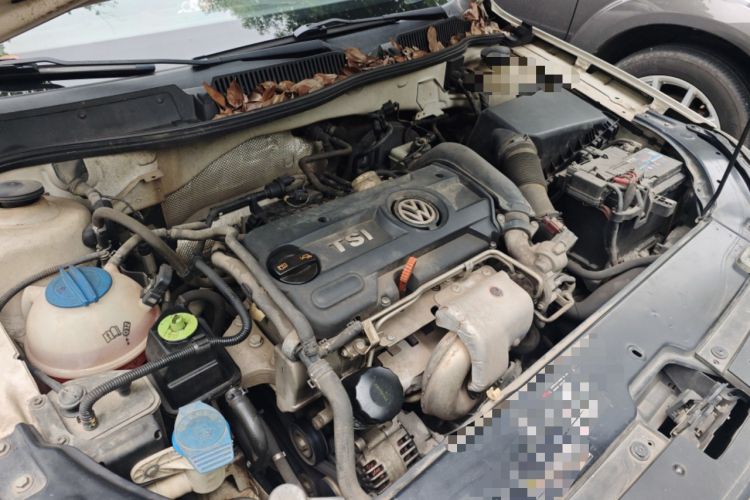 Used Volkswagen Lavida 2011 1.4 TSI DSG Prestige Edition Engine Bay Right