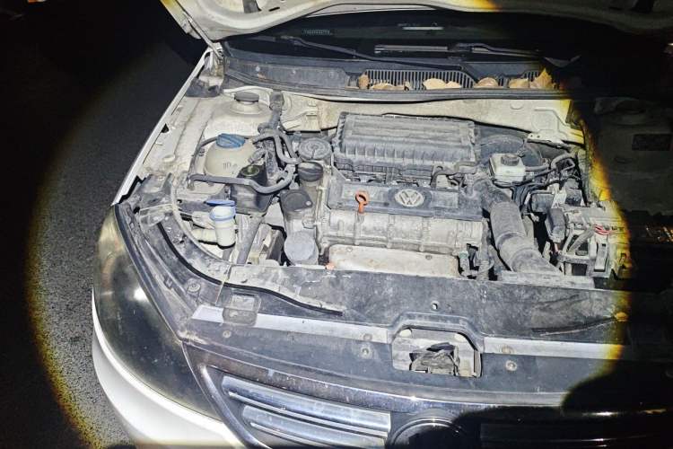 Used Volkswagen Lavida 2011 1.6L Manual Joy Version Engine Bay Right