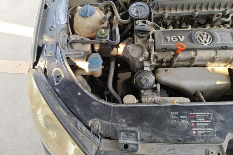 Used Volkswagen Lavida 2011 1.6L Automatic PinYou Edition Engine Bay Right