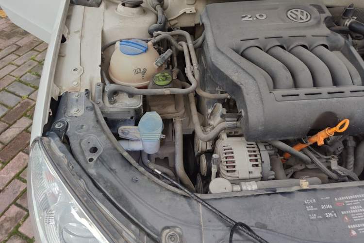 Used Volkswagen Lavida 2011 2.0L Automatic Premium Edition Engine Bay Right