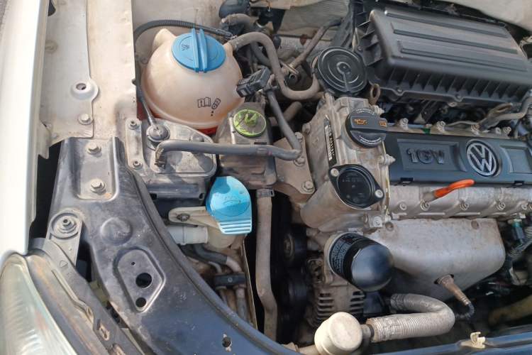 Used Volkswagen Lavida 2011 1.6L Automatic Premium Edition Engine Bay Right