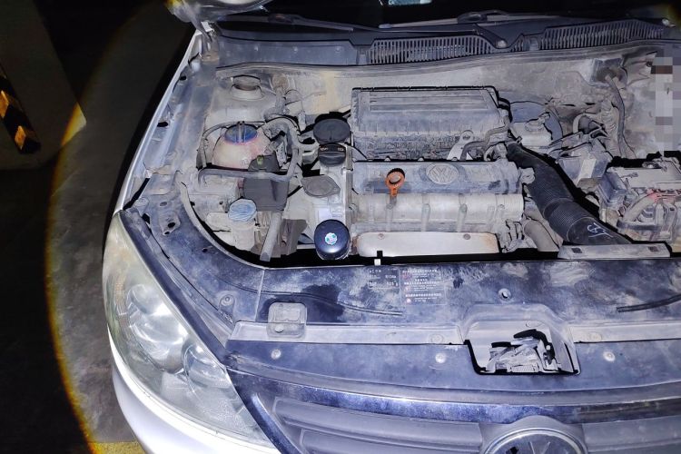 Used Volkswagen Lavida 2011 1.6L Automatic PinYou Edition Engine Bay Right