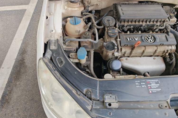 Used Volkswagen Lavida 2011 1.6L Automatic PinYou Edition Engine Bay Right