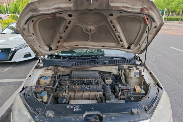 Used Volkswagen Lavida 2011 1.6L Automatic PinYou Edition Engine Bay