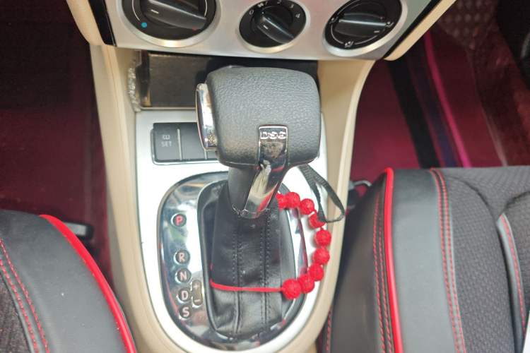 Used Volkswagen Lavida 2011 1.4 TSI DSG Prestige Edition Gear Lever