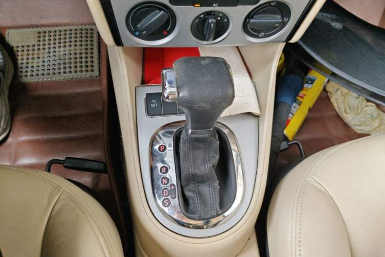 Used Volkswagen Lavida 2011 1.6L Automatic PinYou Edition Gear Lever