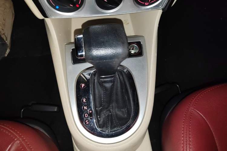 Used Volkswagen Lavida 2011 1.6L Automatic PinYou Edition Gear Lever