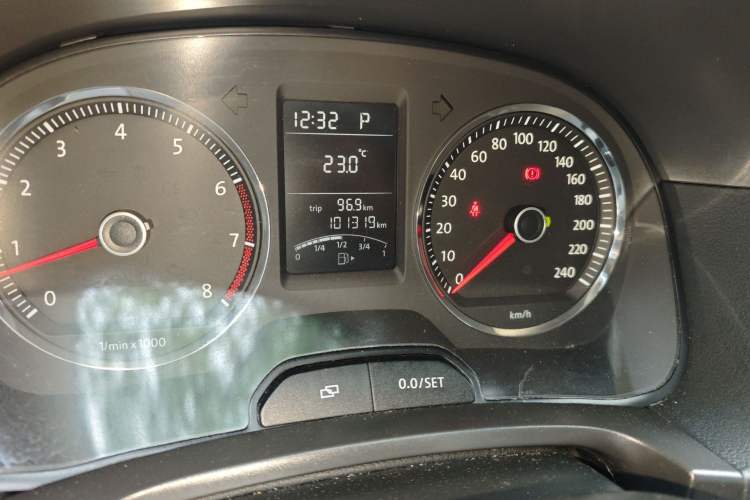Used Volkswagen Lavida 2011 1.4 TSI DSG Prestige Edition Odometer Close Up