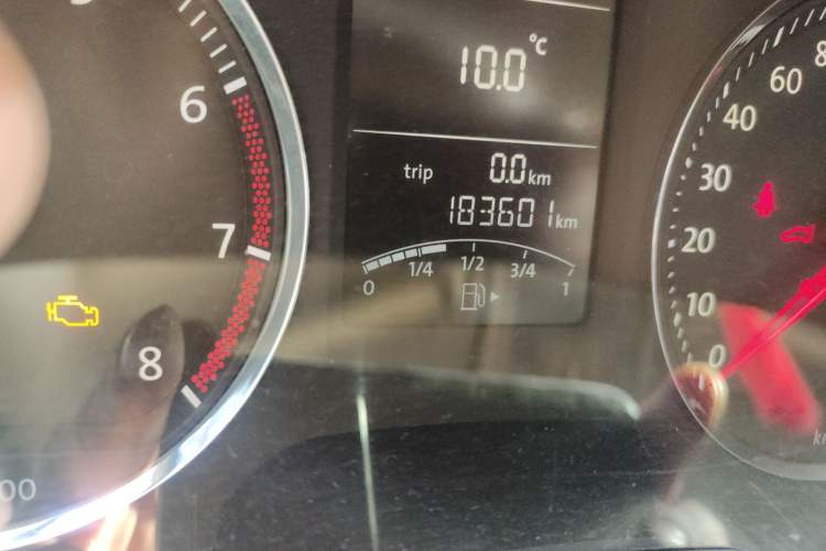 Used Volkswagen Lavida 2011 1.4 TSI Manual Prestige Edition Odometer Close Up