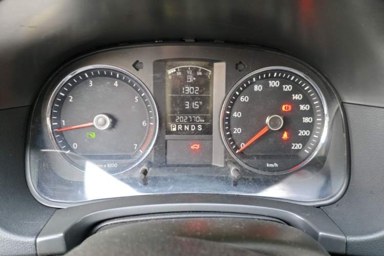 Used Volkswagen Lavida 2011 1.6L Automatic PinYou Edition Odometer Close Up