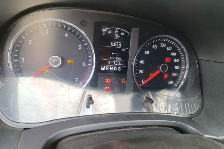 Used Volkswagen Lavida 2011 1.6L Automatic Premium Edition Odometer Close Up