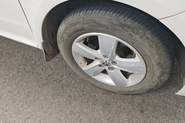 Used Volkswagen Lavida 2011 1.6L Automatic PinYou Edition Right Front Wheel Hub