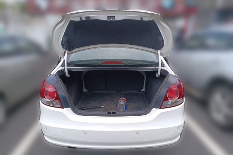 Used Volkswagen Lavida 2011 1.6L Automatic Premium Edition Trunk