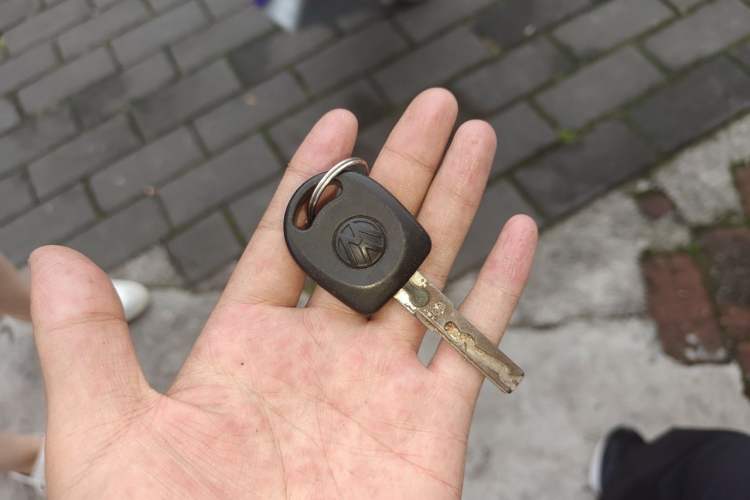Used Volkswagen Lavida 2011 2.0L Automatic Premium Edition Vehicle Key