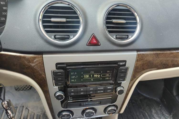 Used Volkswagen Lavida 2011 1.6L Automatic Pinxuan Edition Audio And AC Panel