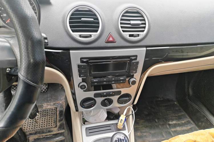 Used Volkswagen Lavida 2011 1.6L Manual Joy Version Audio And AC Panel