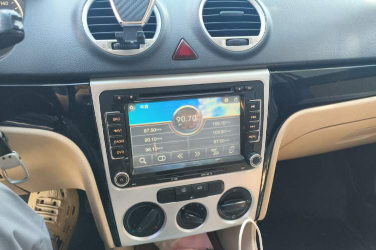 Used Volkswagen Lavida 2011 1.6L Manual Joy Version Audio And AC Panel