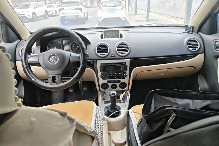 Used Volkswagen Lavida 2011 1.6L Manual Joy Version Center Console