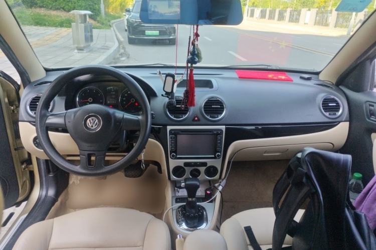 Used Volkswagen Lavida 2011 1.6L Automatic Premium Edition Center Console