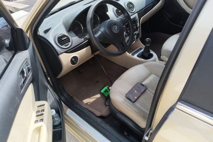 Used Volkswagen Lavida 2011 1.6L Manual - Premium Edition Driver Seat