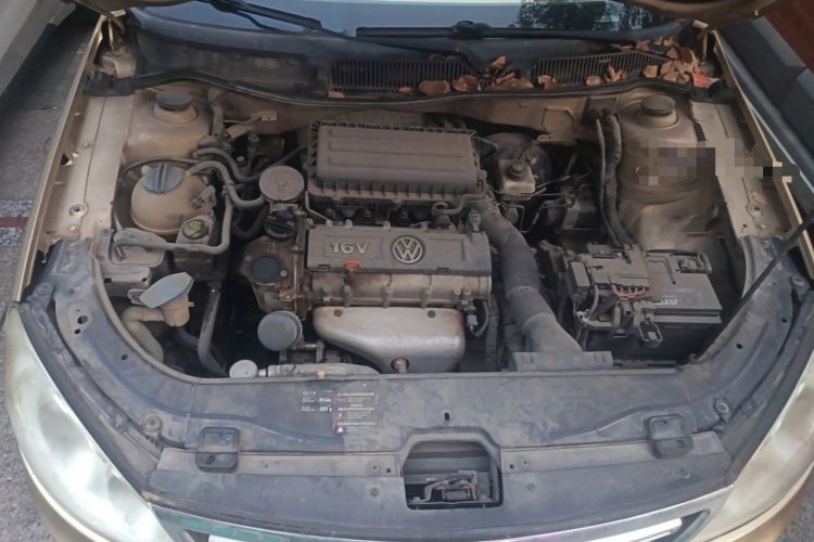 Used Volkswagen Lavida 2011 1.6L Automatic Premium Edition Engine Bay