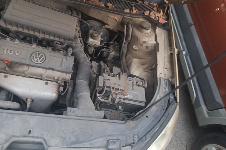 Used Volkswagen Lavida 2011 1.6L Automatic Premium Edition Engine Bay Left