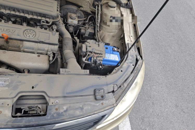 Used Volkswagen Lavida 2011 1.6L Manual Joy Version Engine Bay Left