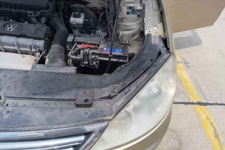Used Volkswagen Lavida 2011 1.6L Automatic Premium Edition Engine Bay Left
