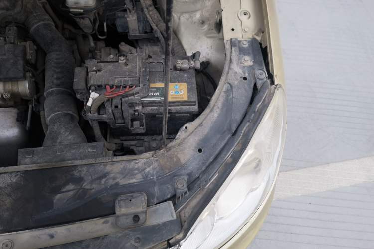 Used Volkswagen Lavida 2011 1.6L Automatic PinYou Edition Engine Bay Left