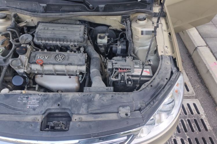 Used Volkswagen Lavida 2011 1.6L Automatic Premium Edition Engine Bay Left
