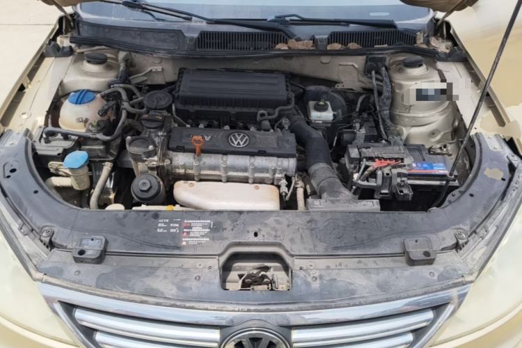 Used Volkswagen Lavida 2011 1.6L Automatic Premium Edition Engine Bay