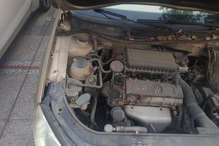 Used Volkswagen Lavida 2011 1.6L Automatic Premium Edition Engine Bay Right