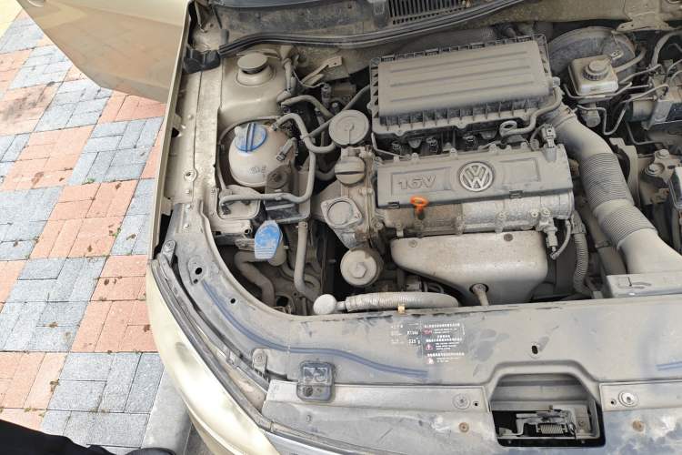 Used Volkswagen Lavida 2011 1.6L Manual Joy Version Engine Bay Right